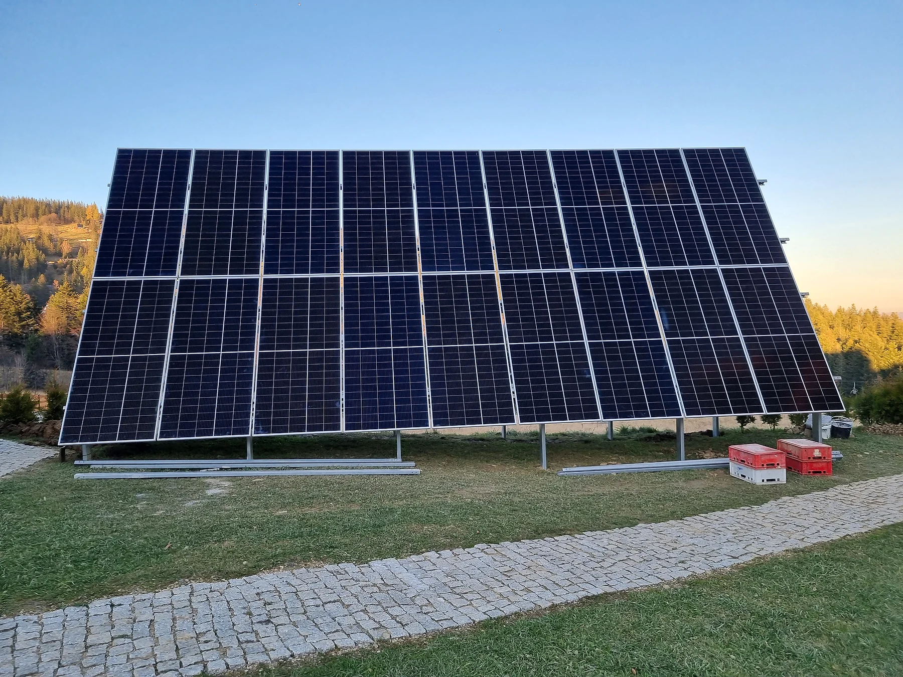 Instalacja fotowoltaiczna wykonana w górskim otoczeniu Podhala